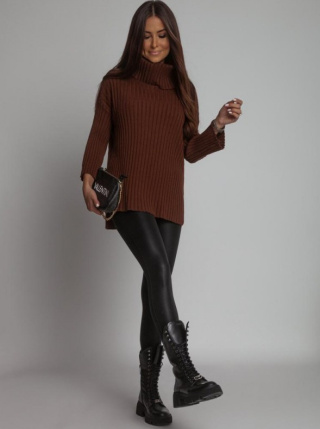 Czekoladowy sweter z golfem
